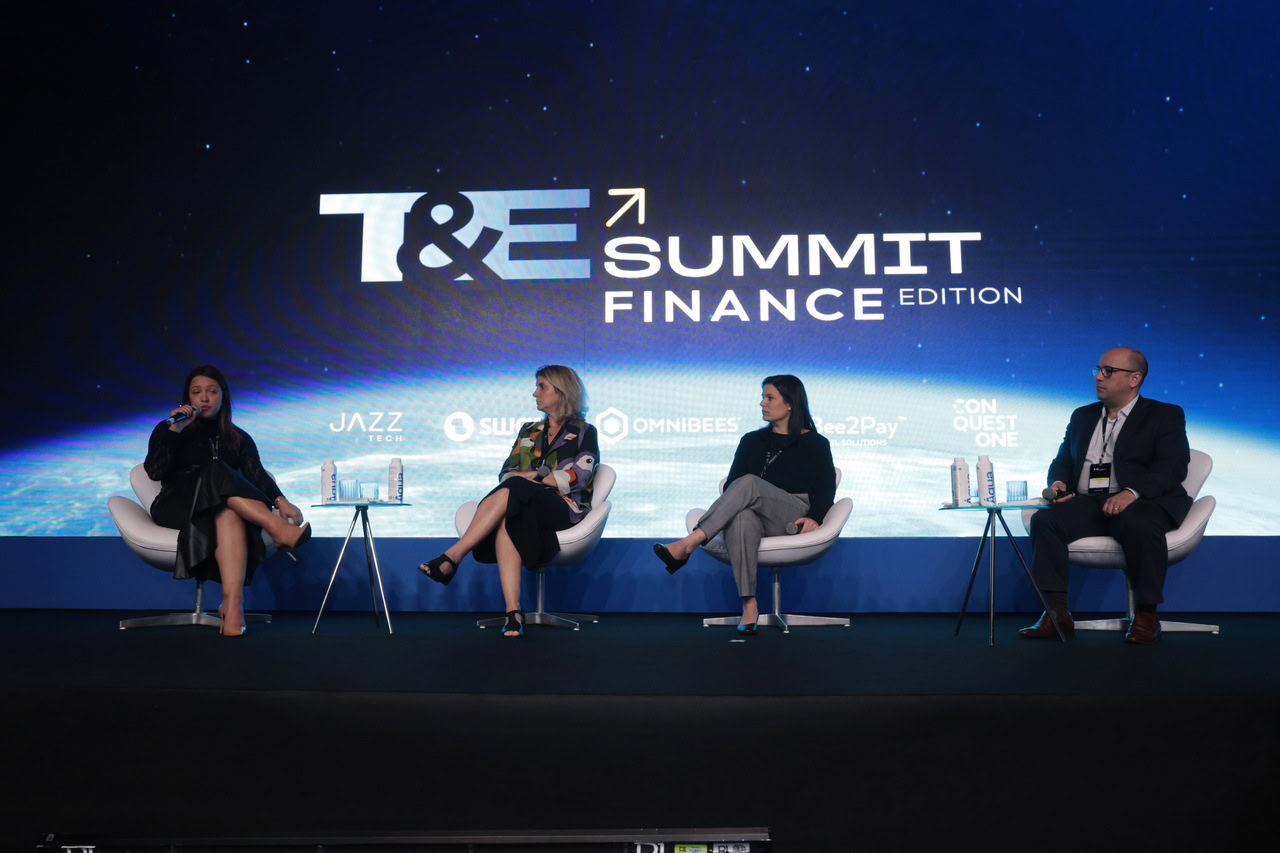 Painel "Tecnologias avançadas na detecção de fraudes" durante o Travel & Expenses Summit 2024 - Finance Edition.