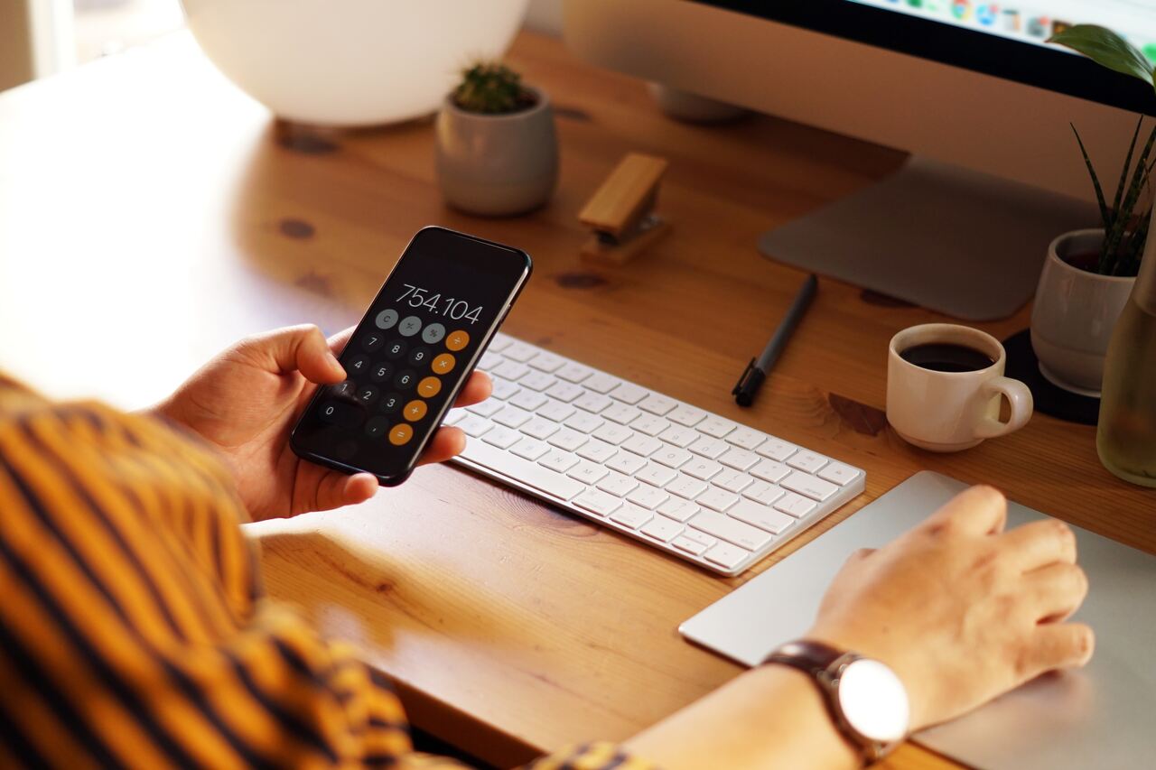 Utilização de uma calculadora de adicional noturno.