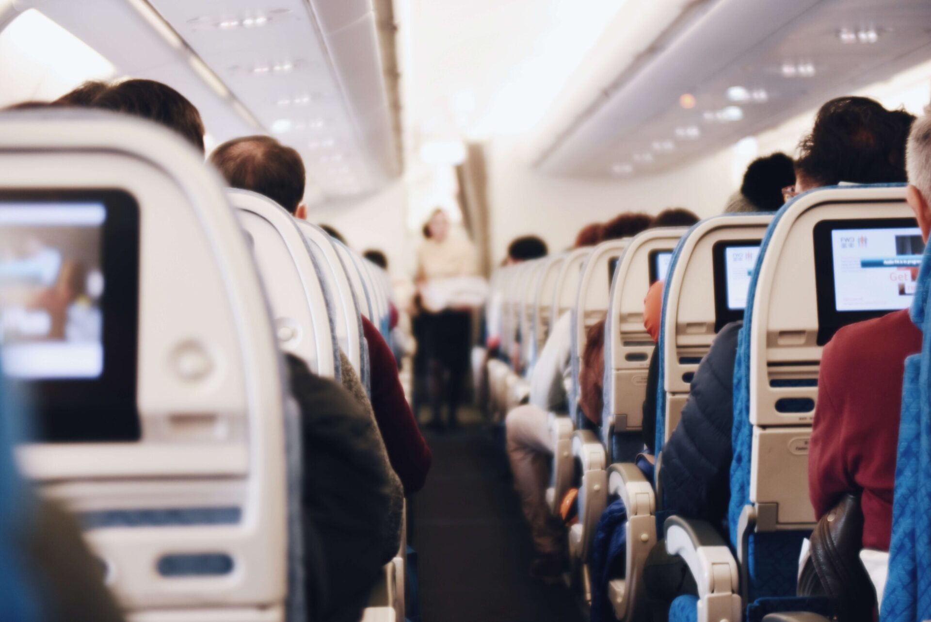 Voo com diversos assentos para associar às viagens a trabalho de funcionários de uma empresa e reforçar a importância de bilhetes não voados.