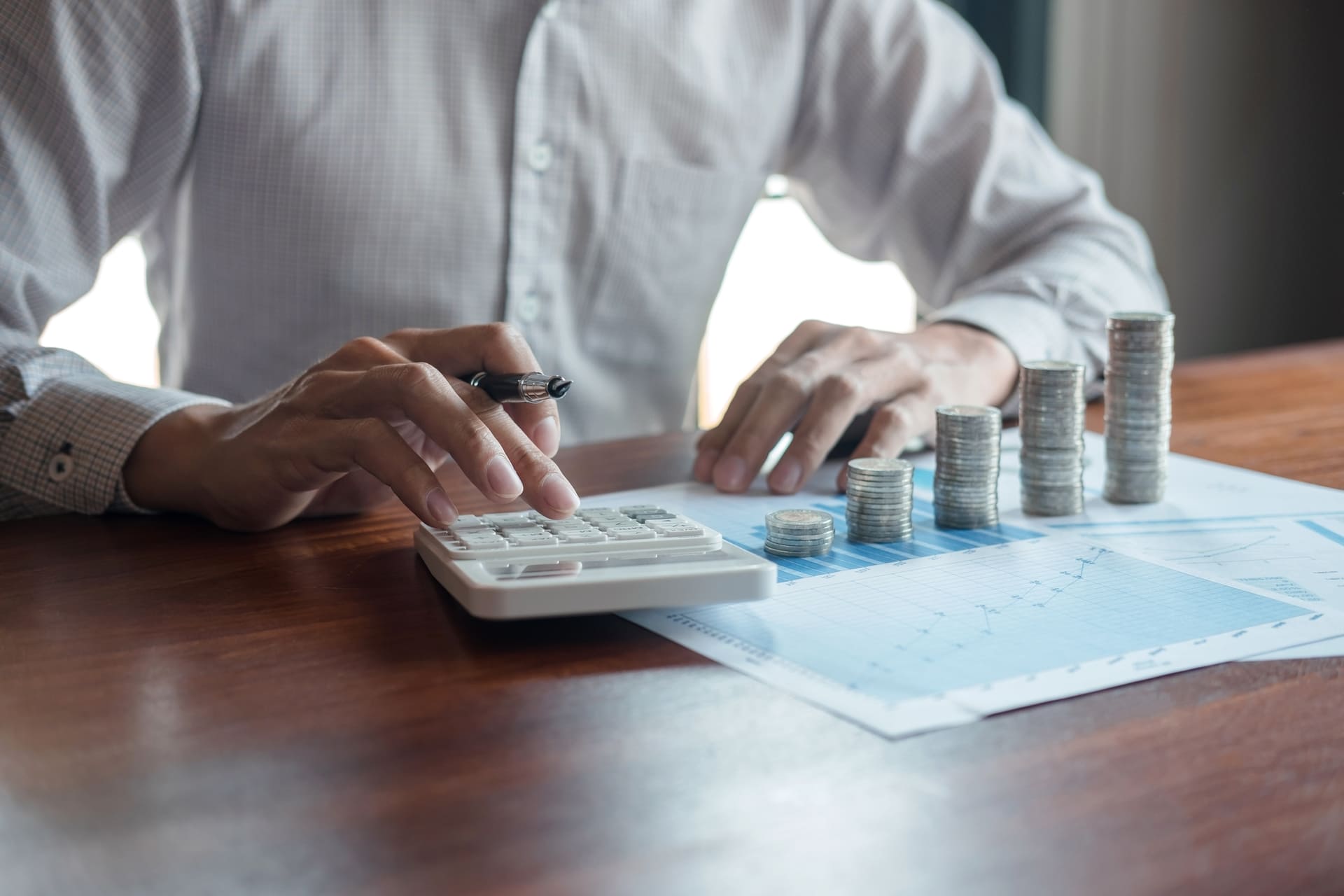 como economizar em viagens corporativas